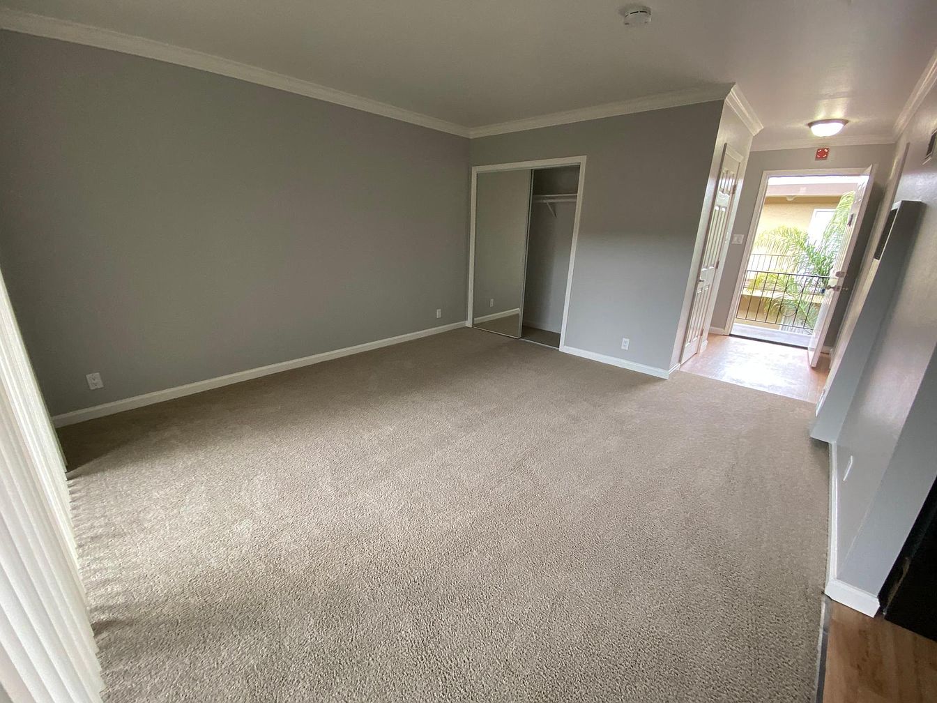 520 E Bellevue photo 2